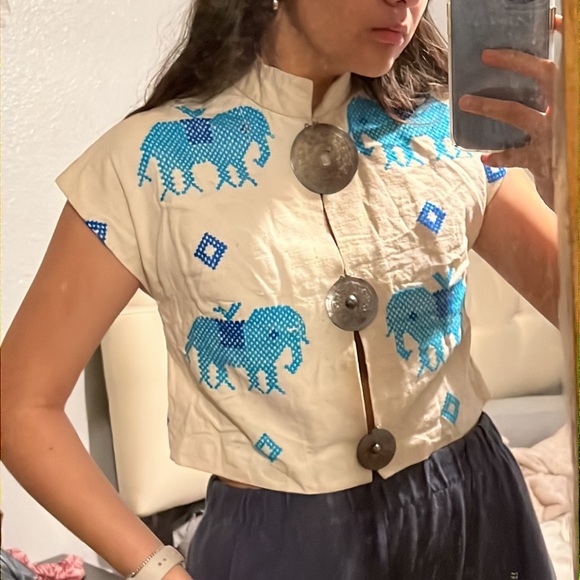 Vintage Tops - VTG rare embroidered vest✨✨